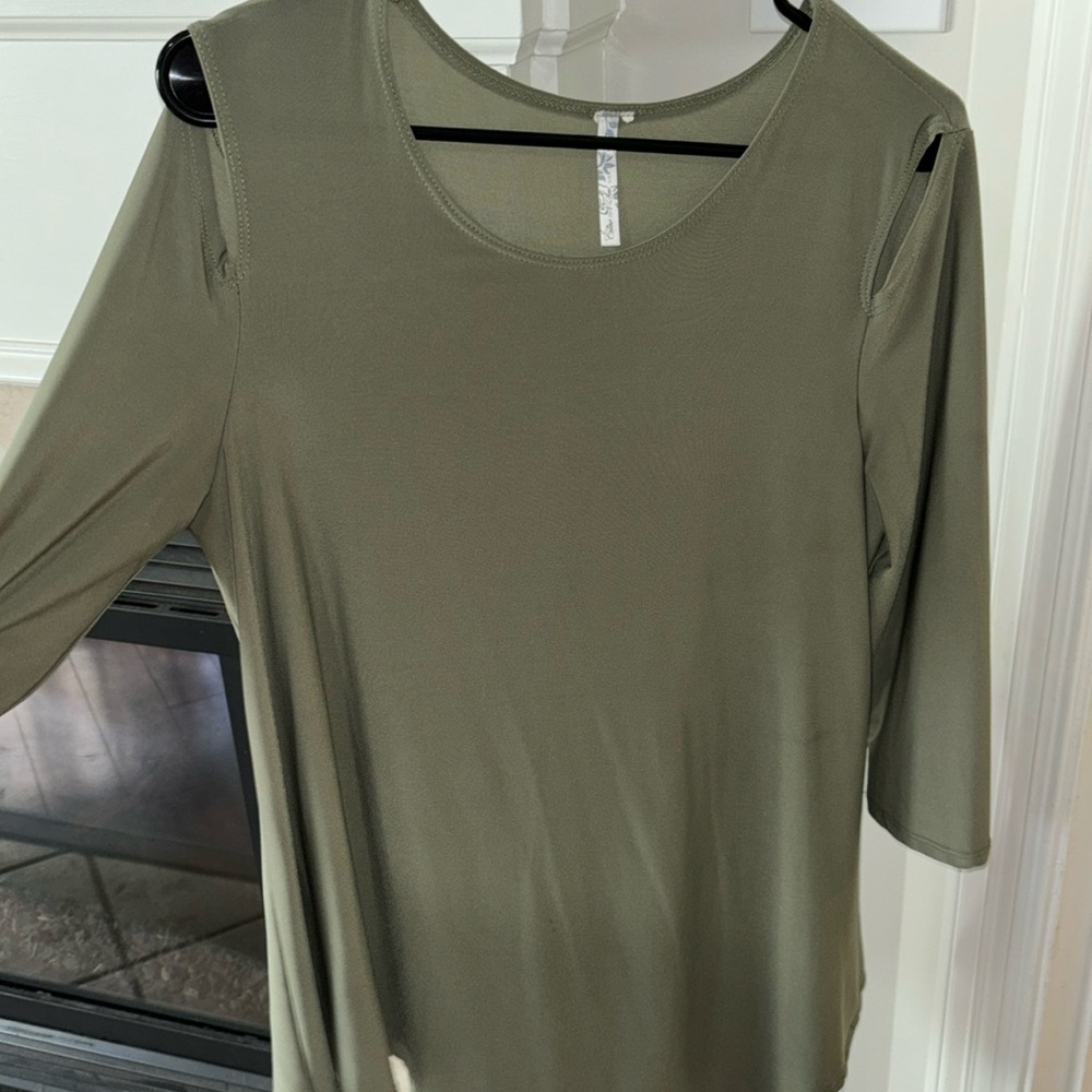 Come n See soft green with slits on shoulder. EXCELLENT condition!!!!!